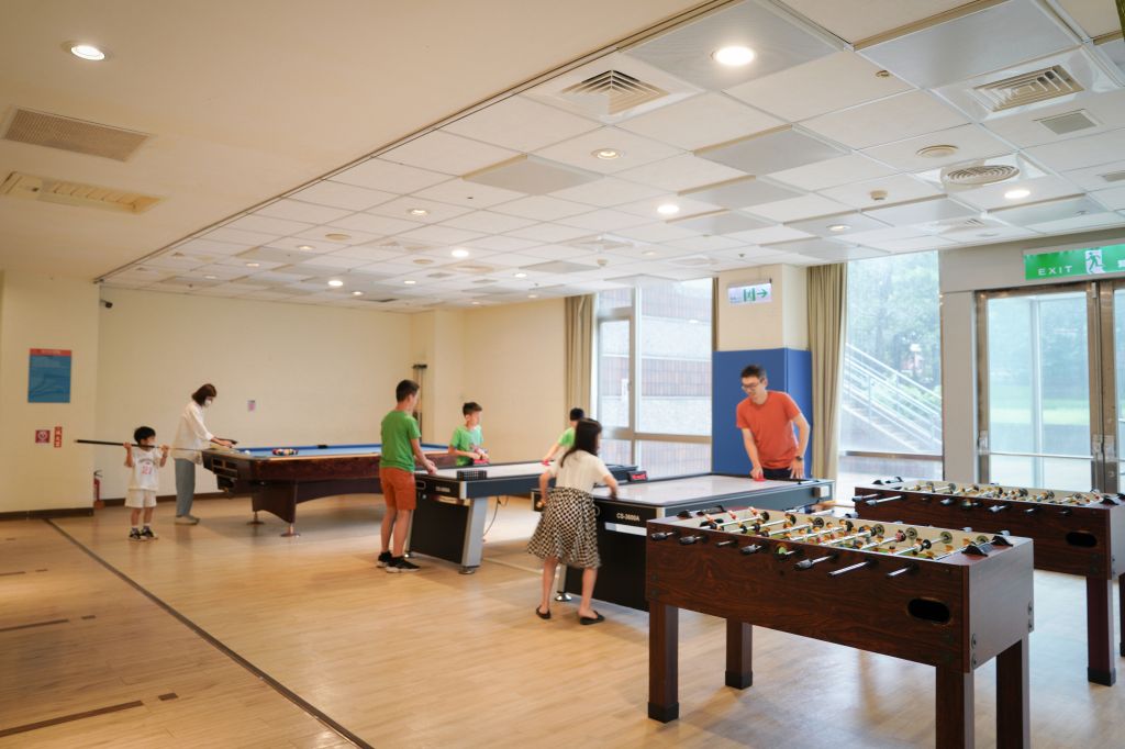 渴望會館B1室內娛樂設施，提供任天堂Switch、手足球、桌球與撞球