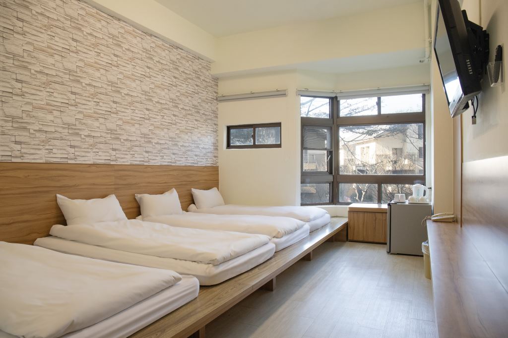 輕旅四人房 - 在溫煦的陽光中，享受靜謐時光